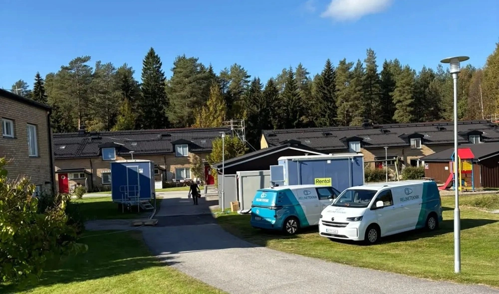 Relineteknik Norr på plats för ventilationsrelining i ett bostadsområde i Umeå.